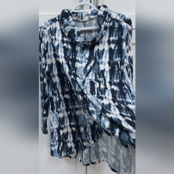 Beautiful tie dye cowl neck tunic - Picture 2 of 6